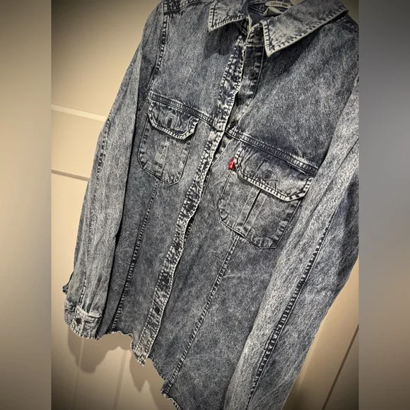 Levi’s Denim Button-Up Shirt - Picture 8 of 16